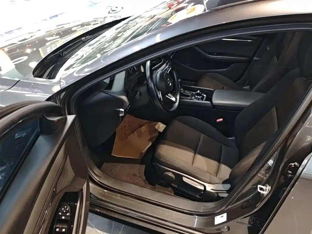 Mazda 3 Axela 2022 — фото 16