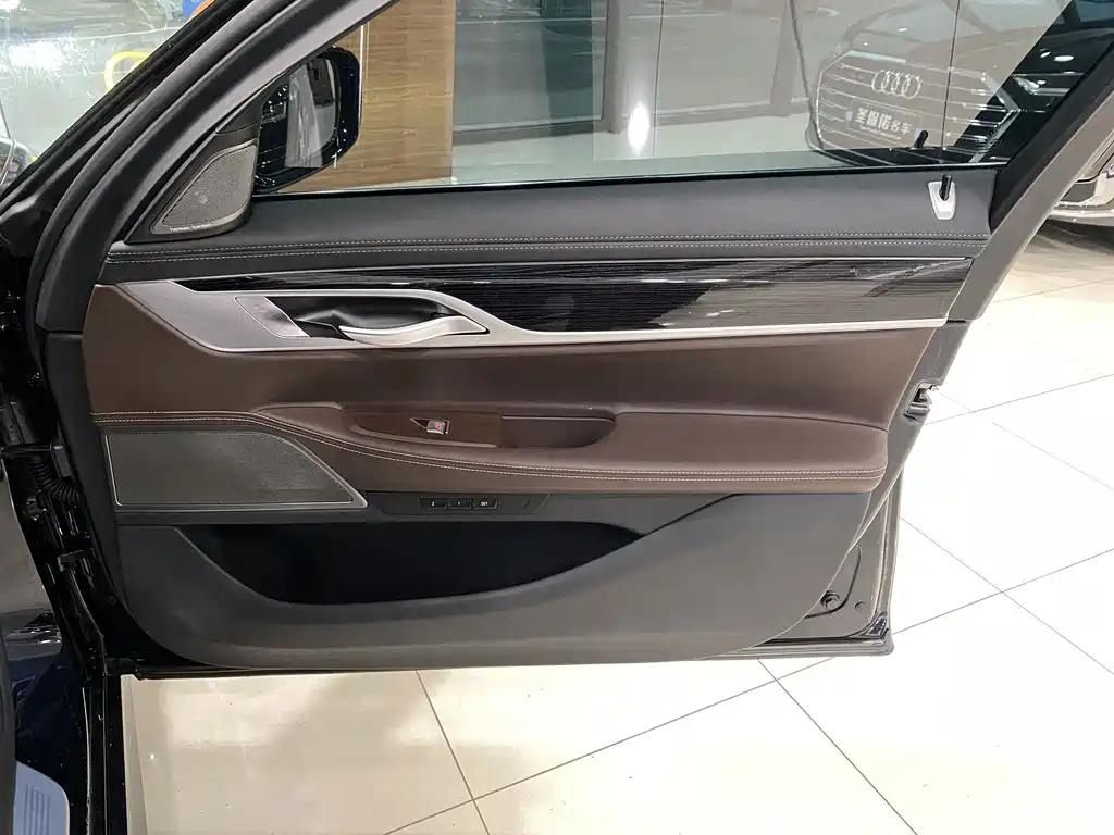 BMW 7 Series 2019 — фото 15