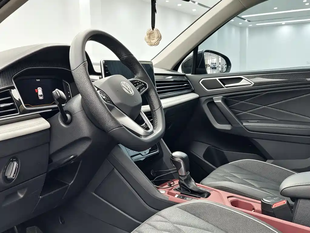 Volkswagen Tiguan L 2023 — фото 12