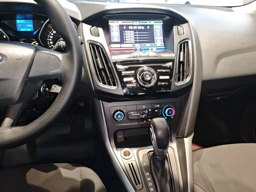 Ford Focus 2016 — фото 13