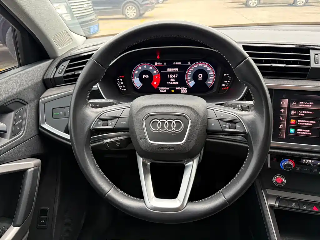 Audi Q3 2022 — фото 15