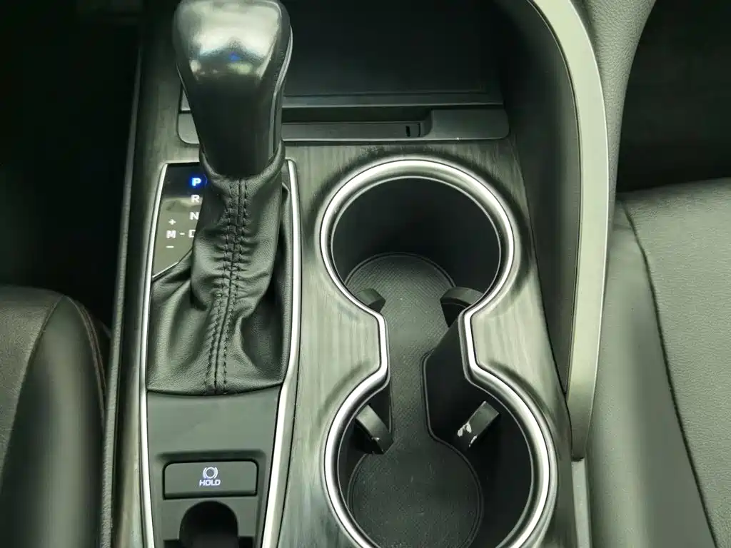 Toyota Camry 2022 — фото 13