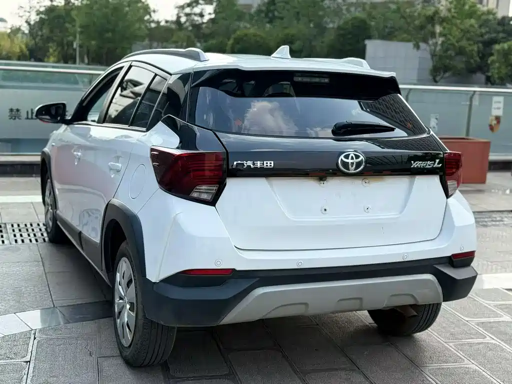 Toyota Yaris L 2020 — фото 8