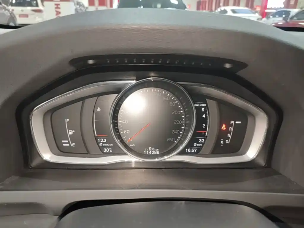 Volvo S60 2018 — фото 12