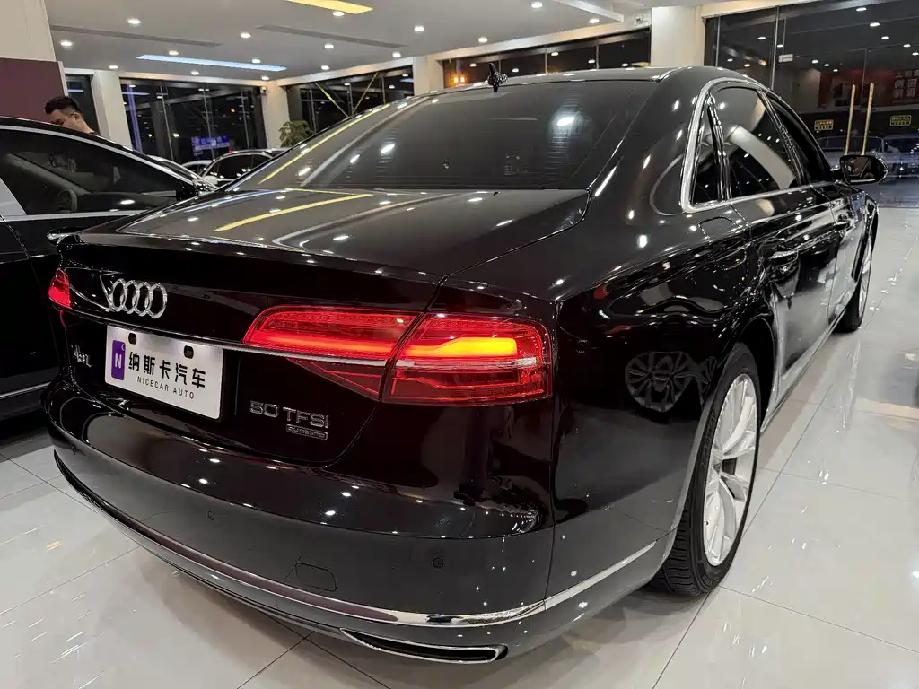Audi A8 2015 — фото 6