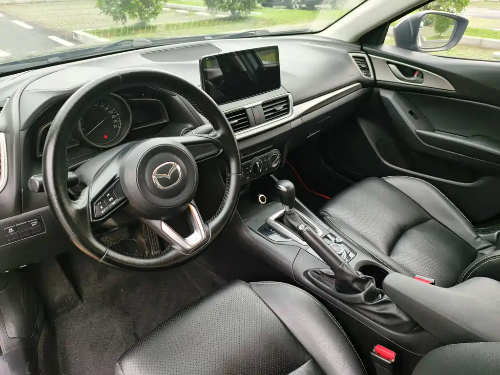 Mazda 3 Axela 2019 — фото 21