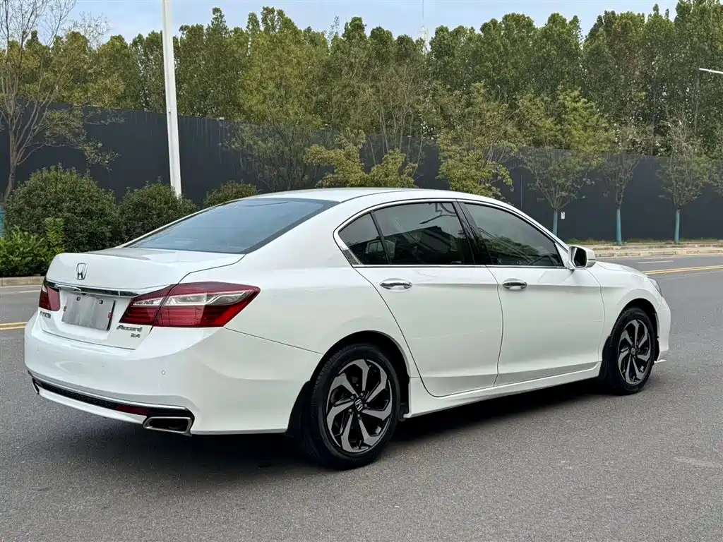 Honda Accord 2017 — фото 12