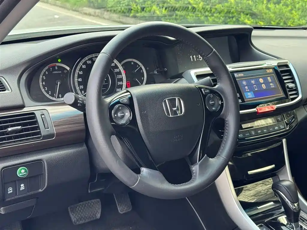 Honda Accord 2017 — фото 8
