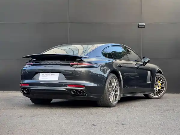 Porsche Panamera 2021