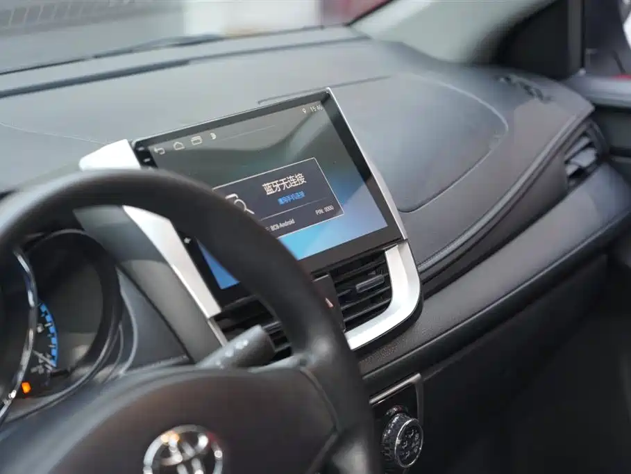 Toyota Yaris L 2018 — фото 13