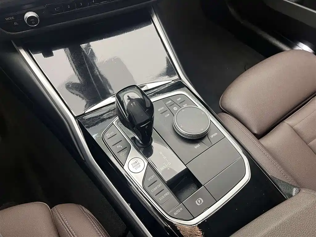 BMW 3 Series 2021 — фото 16