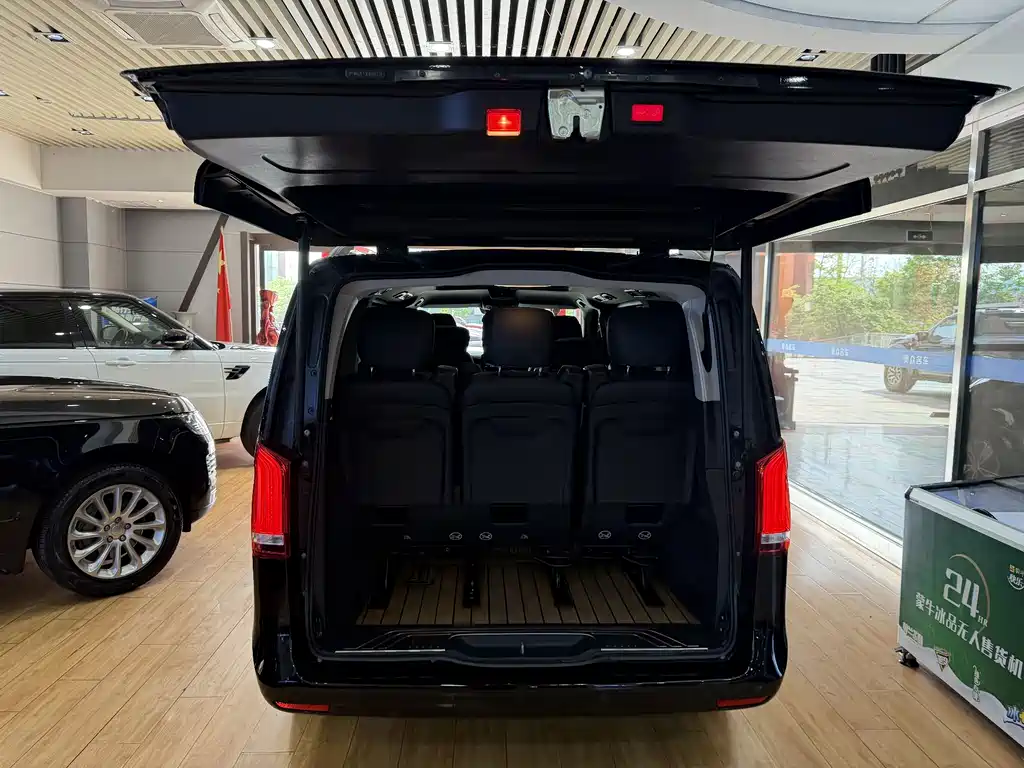 Mercedes-Benz V-Class 2020 — фото 13