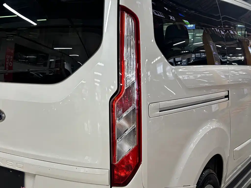 Ford Tourneo 2017 — фото 13