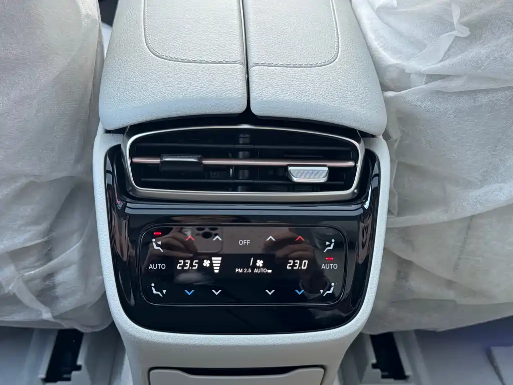Mercedes-Benz EQE SUV — фото 15