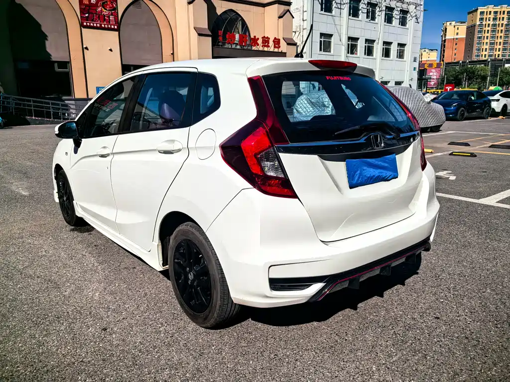 Honda Fit 2018 — фото 8