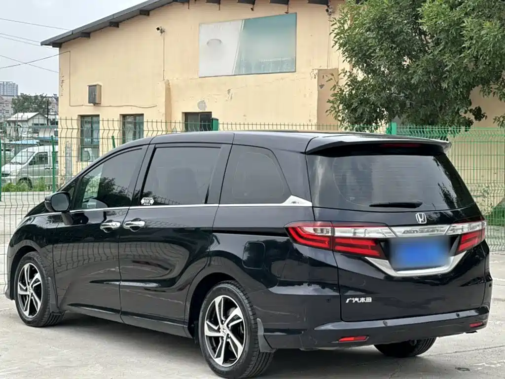 Honda Odyssey 2017 — фото 10