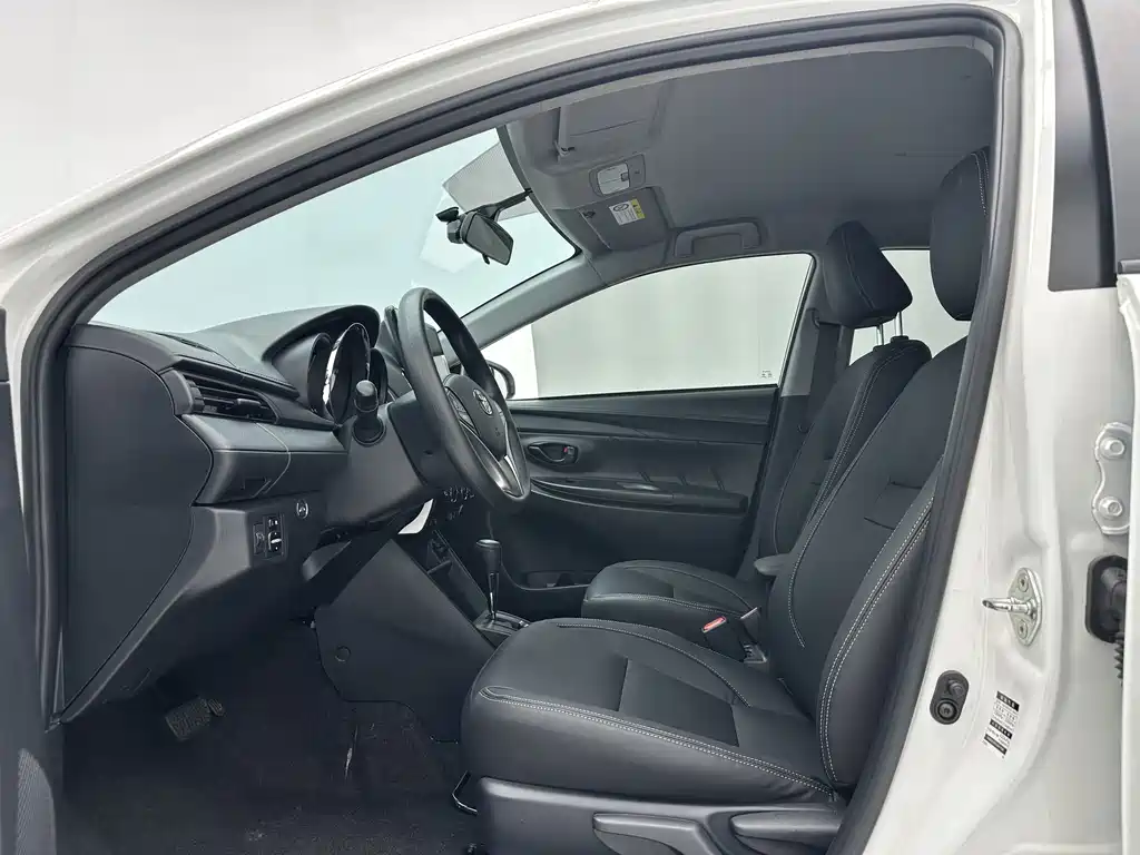 Toyota Yaris L 2022