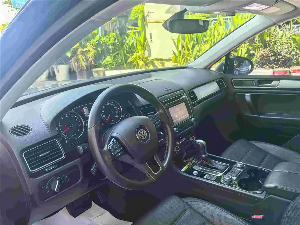 Volkswagen Touareg 2017 — фото 10