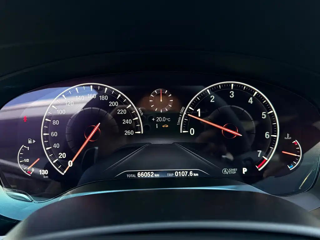 BMW 5 Series 2019 — фото 16