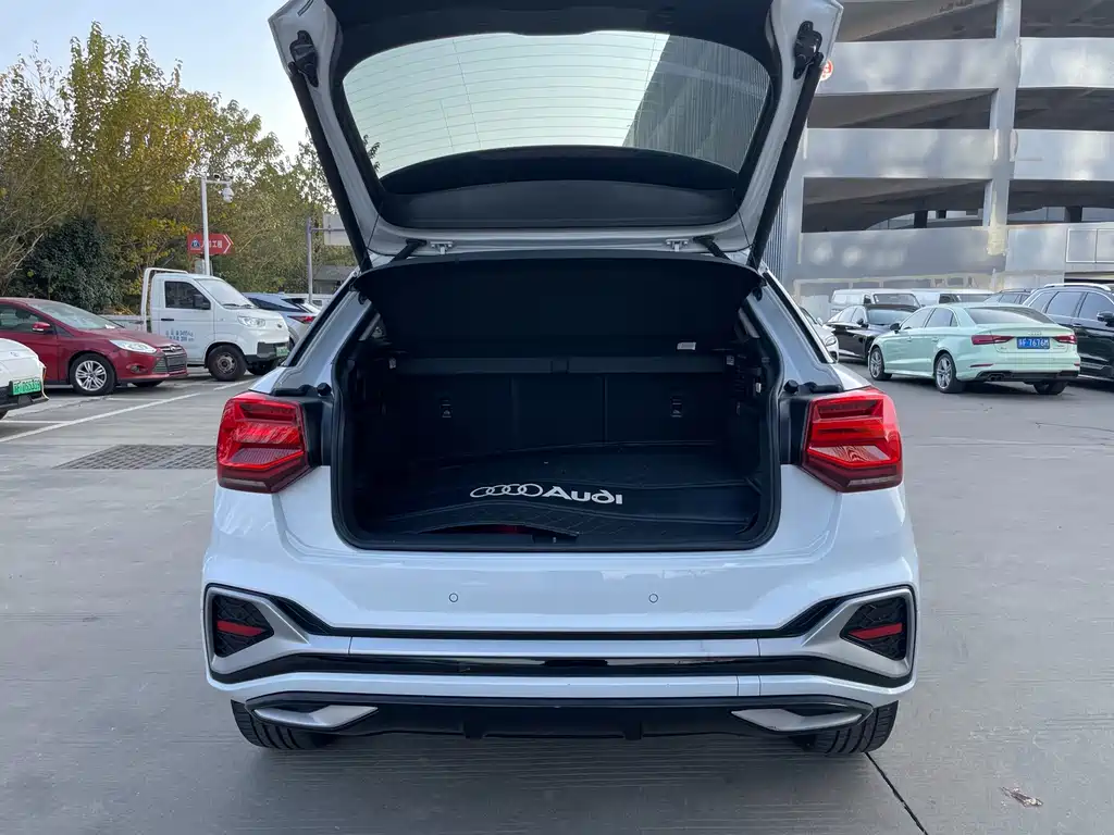 Audi Q2L 2023 — фото 15