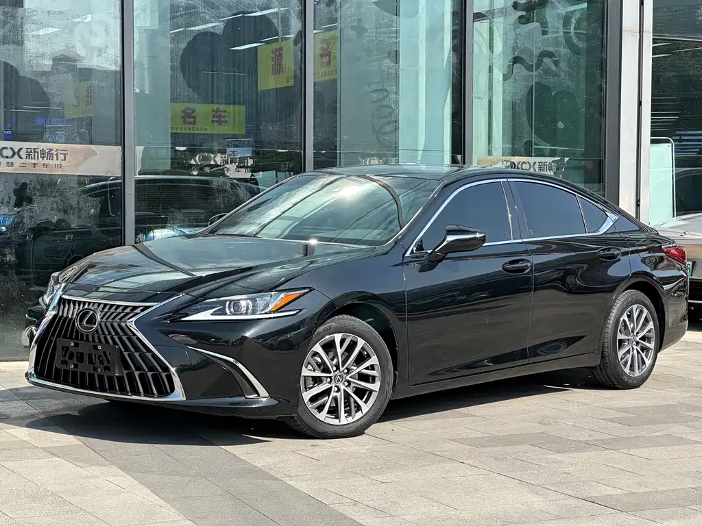 Lexus ES 2023 — фото 1