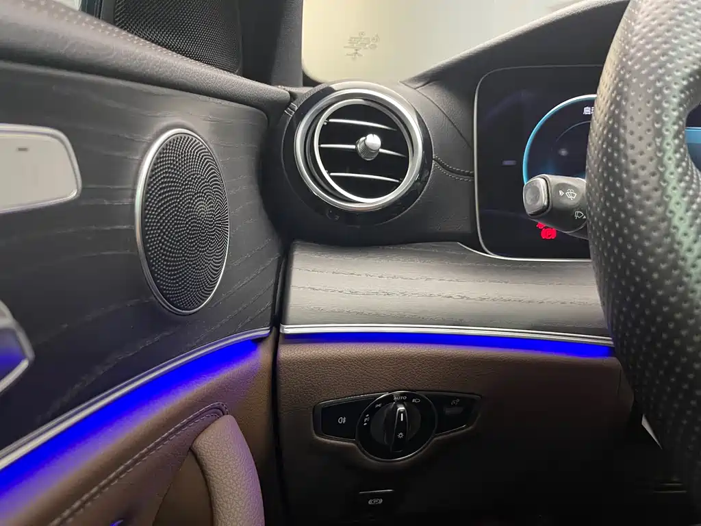 Mercedes-Benz E-Class 2022 — фото 18