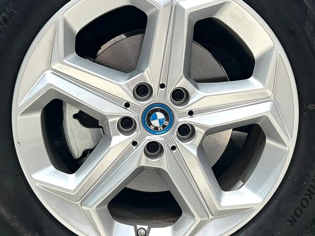 BMW iX1 2024 — фото 18