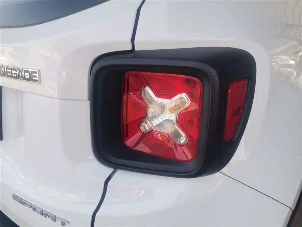 Jeep Renegade 2017 — фото 24