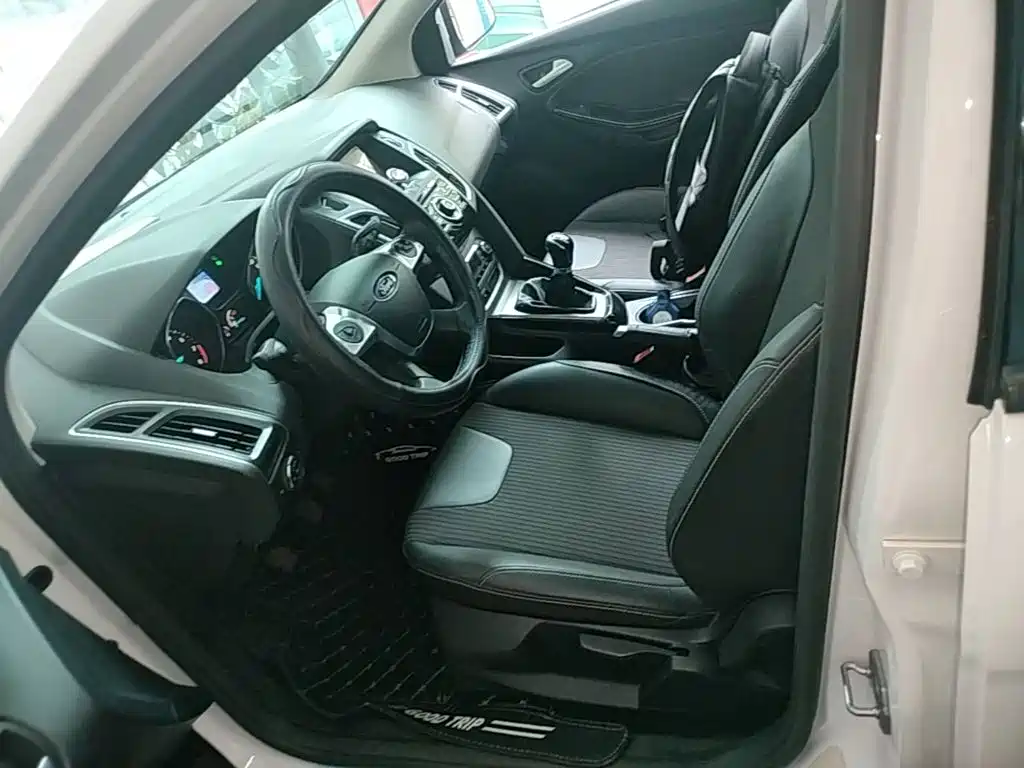 Ford Focus 2015 — фото 15