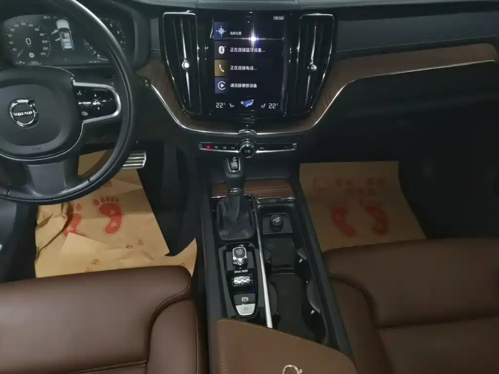 Volvo XC60 2021 — фото 14