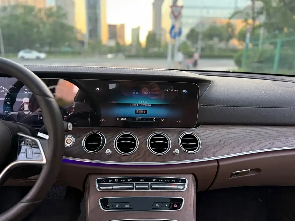 Mercedes-Benz E-Class 2021 — фото 12