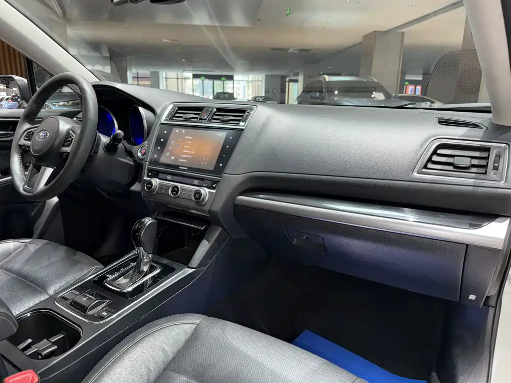 Subaru Legacy 2018 — фото 16