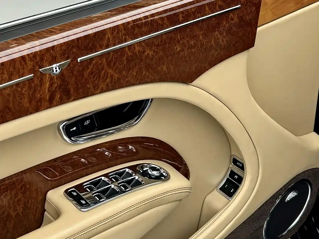 Bentley Mulsanne 2018 — фото 8