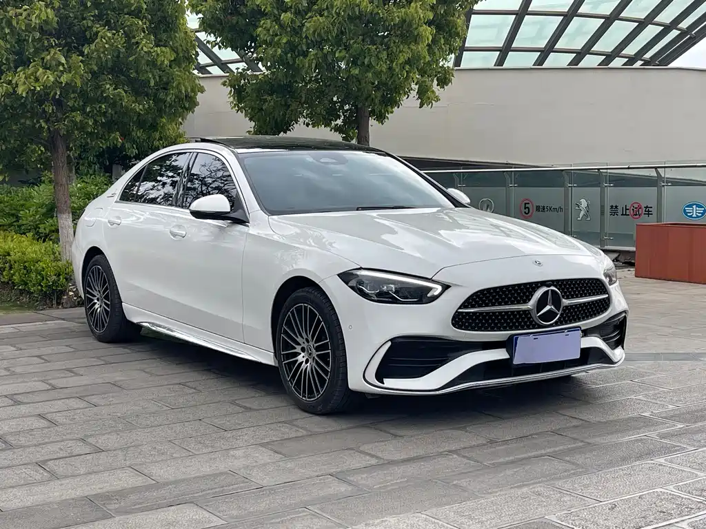Mercedes-Benz C-Class 2024 — фото 3