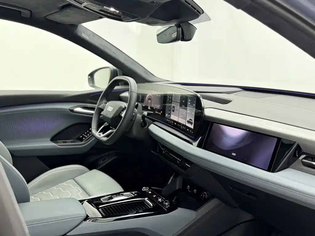 Audi Q6L e-tron 2025 — фото 11