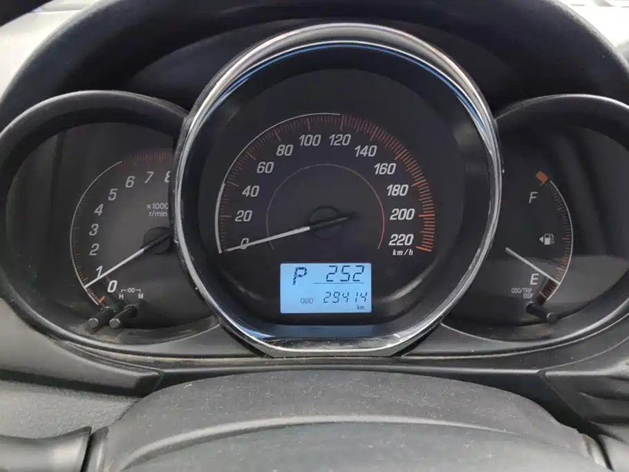 Toyota Yaris L 2020 — фото 14