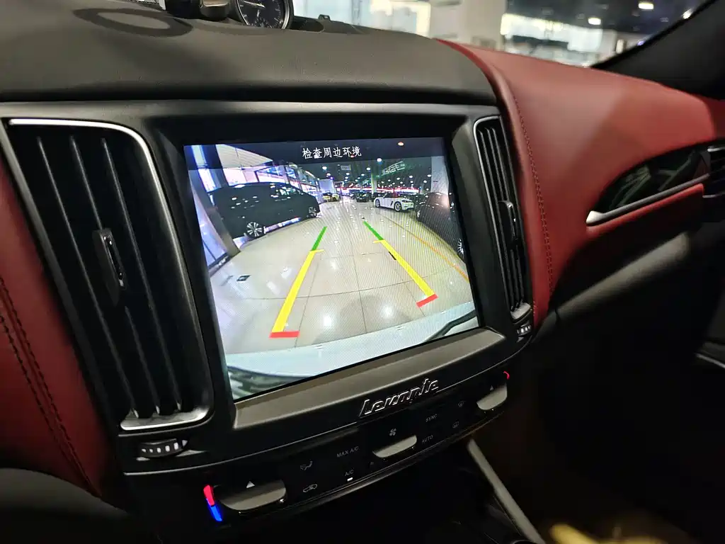 Maserati Levante 2018 — фото 14