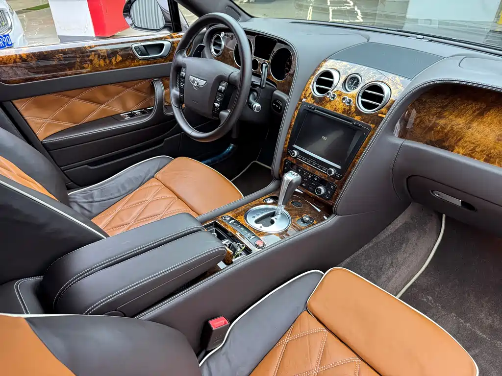 Bentley Flying Spur 2012 — фото 23