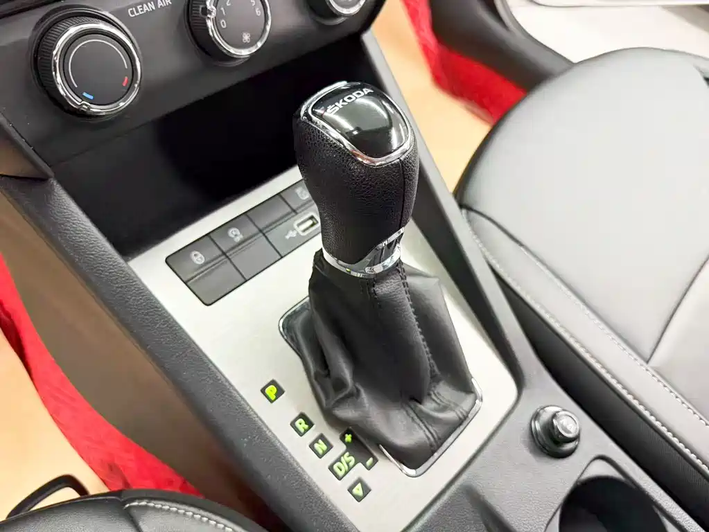 Skoda Octavia 2022 — фото 13