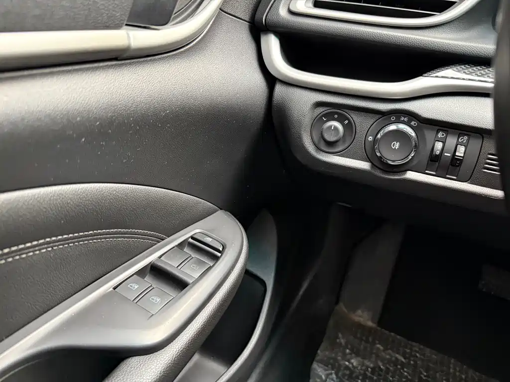 Buick Excelle 2017 — фото 12