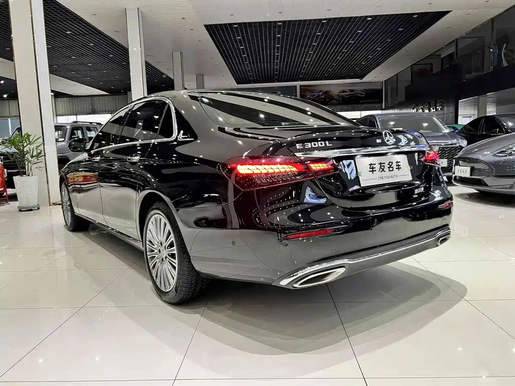 Mercedes-Benz E-Class 2023 — фото 18