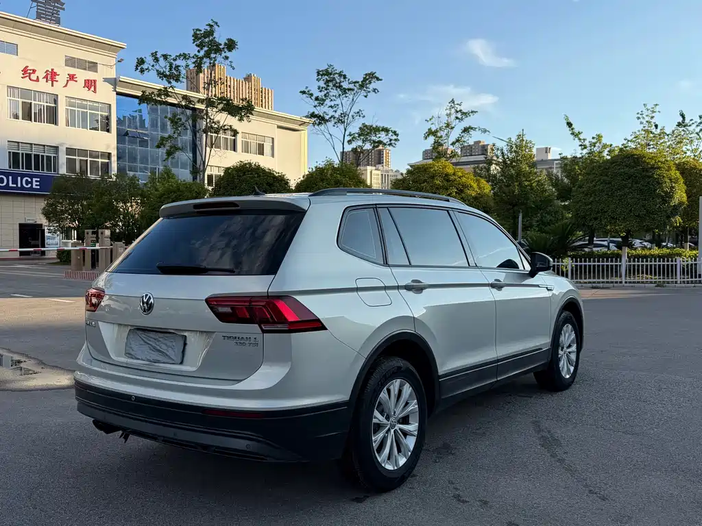 Volkswagen Tiguan L 2017 — фото 4