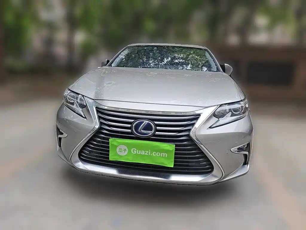 Lexus ES 2017 — фото 24
