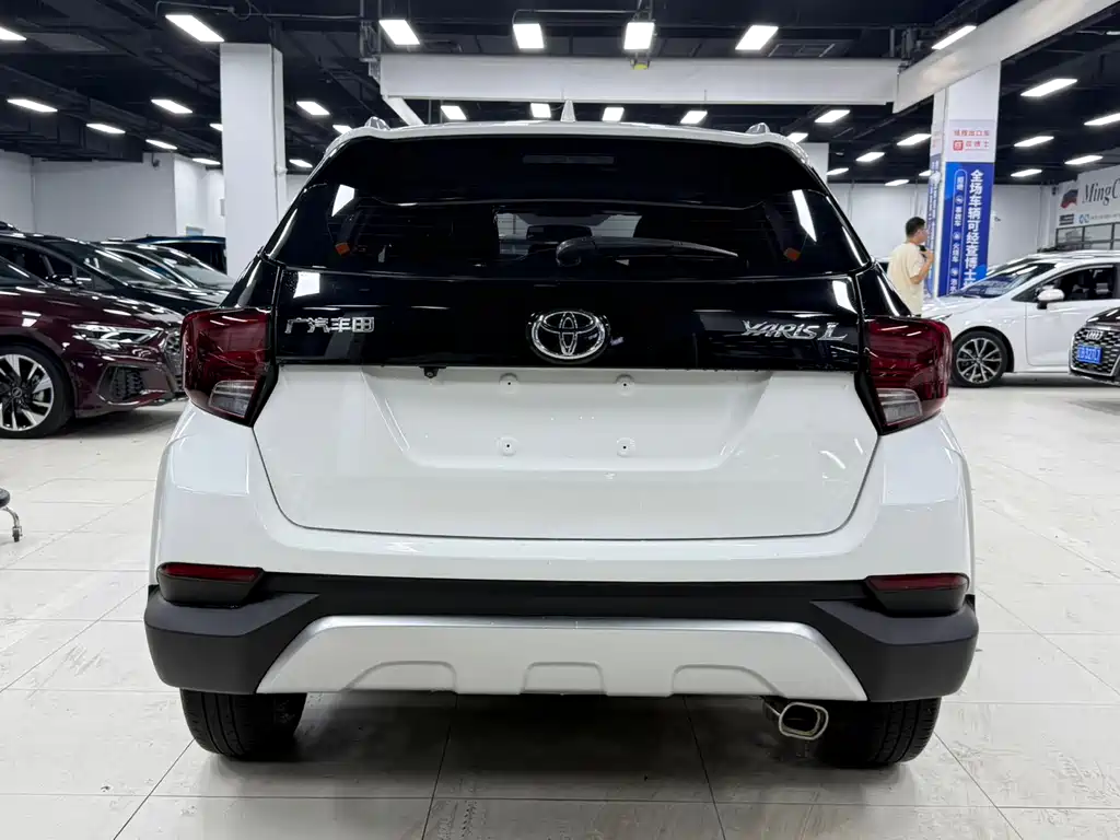 Toyota Yaris L 2021