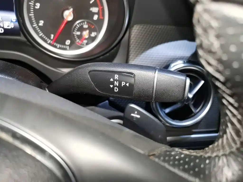 Mercedes-Benz GLA 2018 — фото 14
