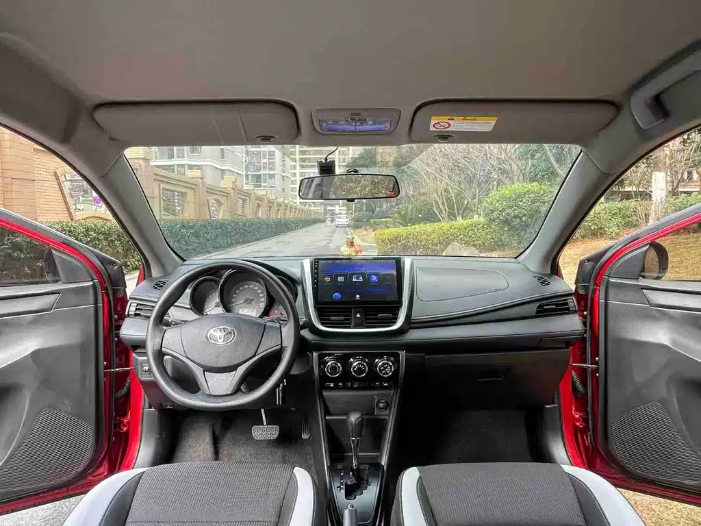 Toyota Yaris L 2020 — фото 8