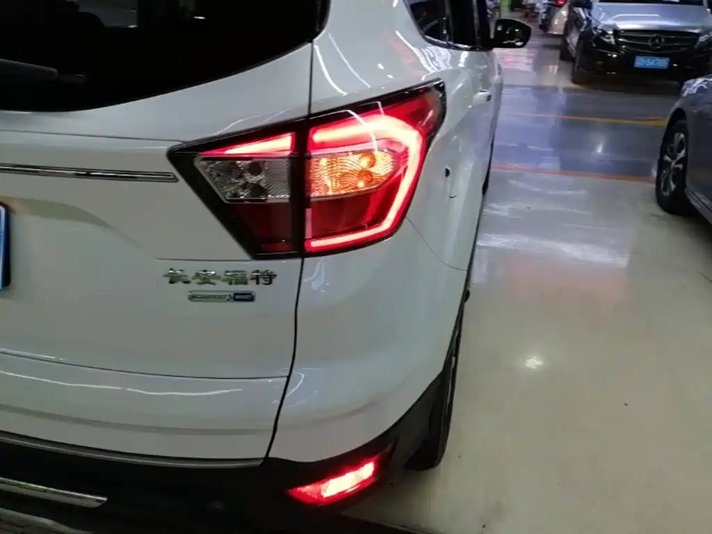Ford Kuga 2017 — фото 8