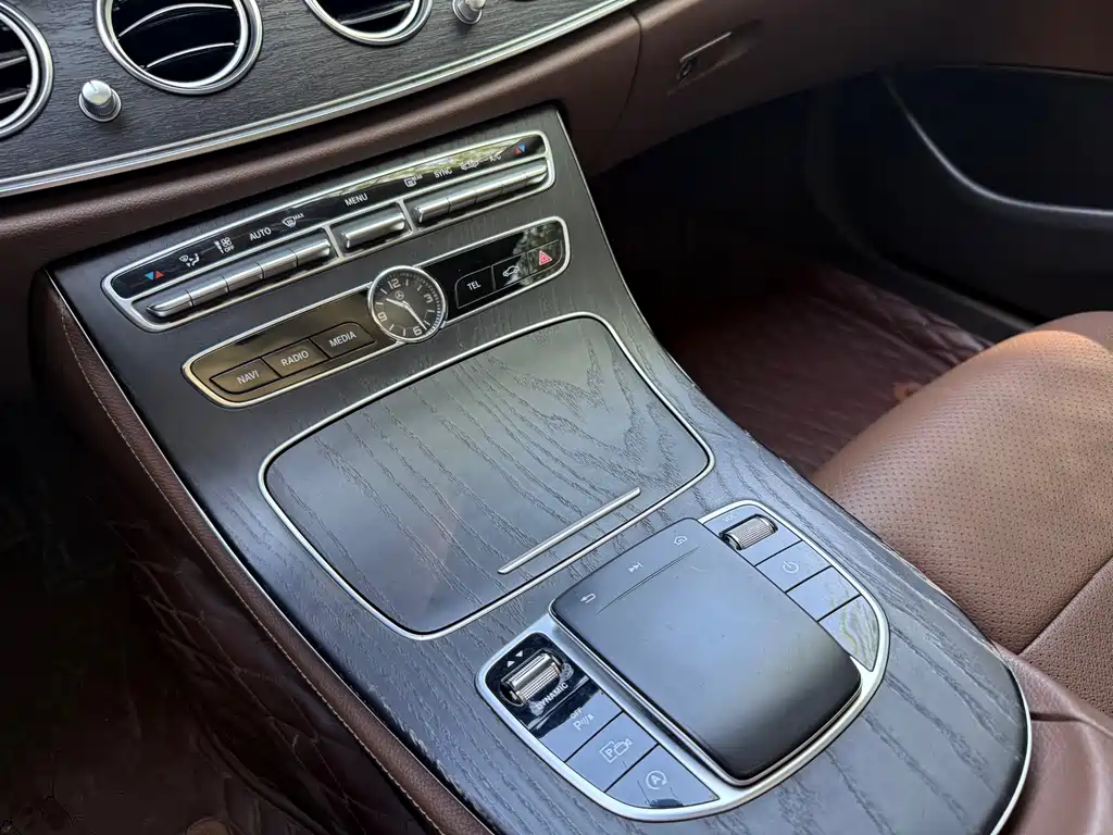 Mercedes-Benz E-Class 2019 — фото 11