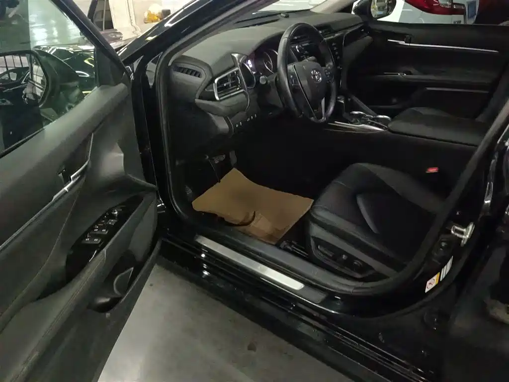 Toyota Camry 2019 — фото 12