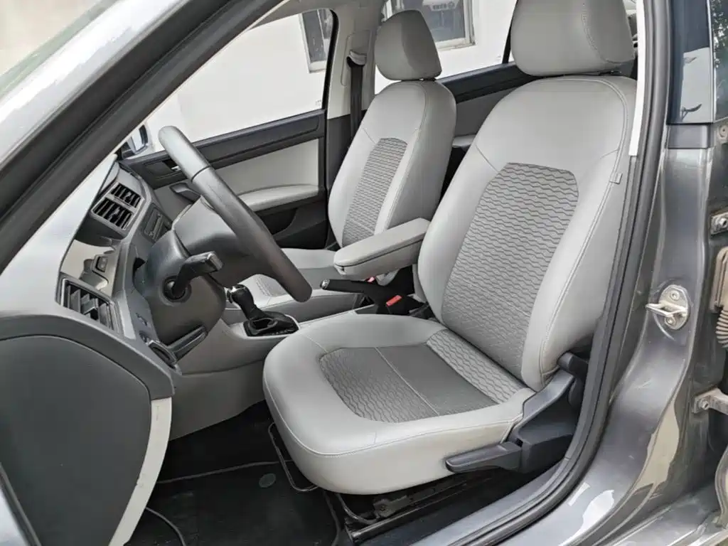 Skoda Rapid 2015 — фото 15